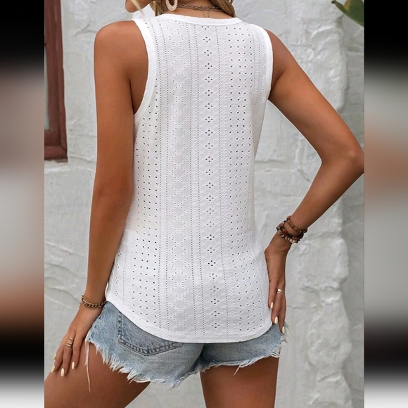 Eyelet solid tank top - Picture 2 of 2